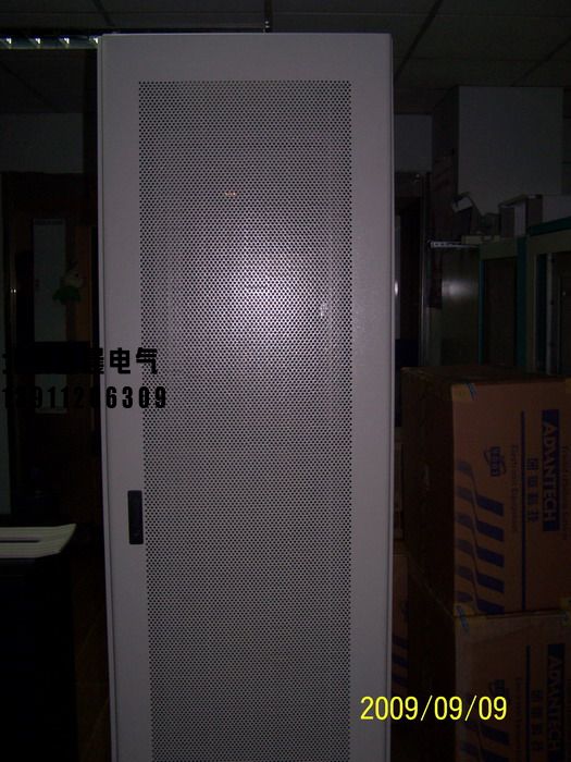 XC加寬服務(wù)器機(jī)柜。3.jpg
